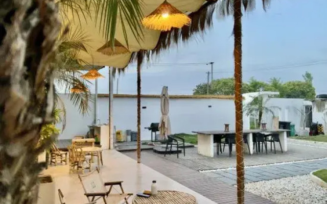 Left bank•la vie Pool Resort
