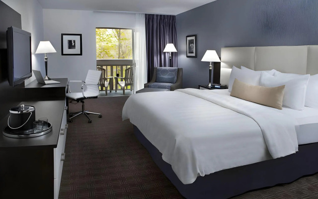 Toronto Don Valley Hotel and Suites