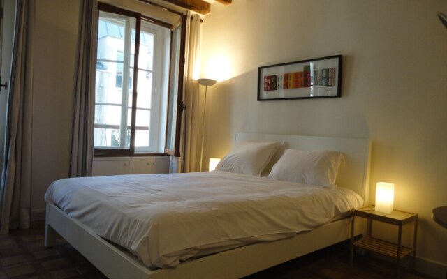 Apartments - Into Paris