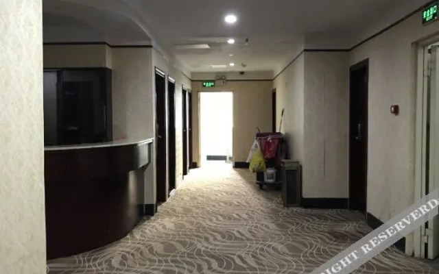 Hyatt Regency Hotel (Houhua Night Market)