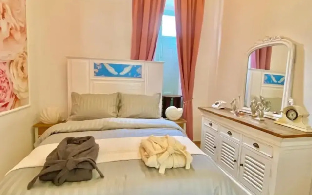 Athenas - Neoclassic Harbour View