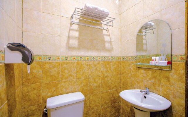 OYO 1770 Hotel Mawar Saron 2