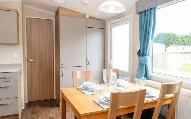 5 Berth 3 Bedroom Caravan Holiday Home in Fritton