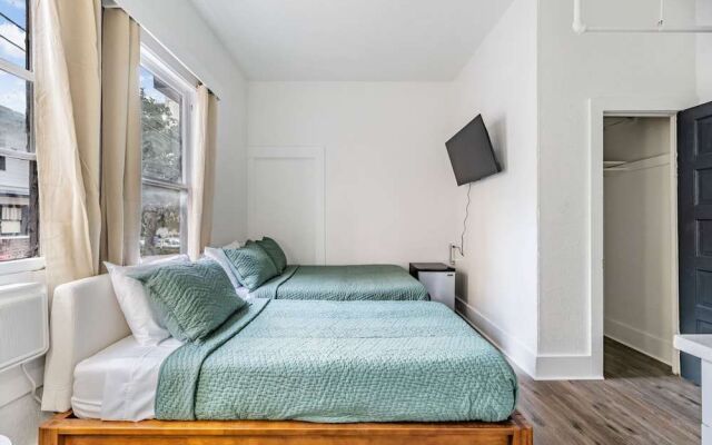 Satoshi Hideout Living