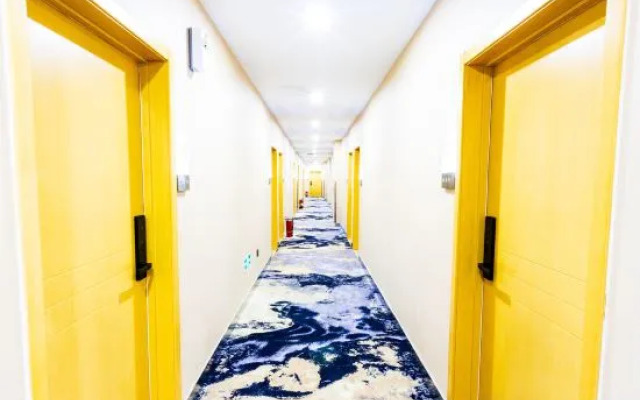 Super 8 Hotel (Beijing Shuangjing Jiulongshan Metro Station)