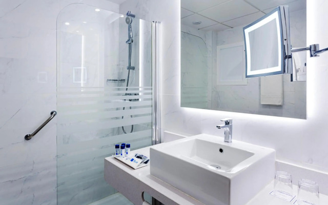Al Khoory Atrium Hotel