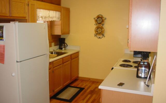 Stones Throw 2 Bedrooms 2 Bathrooms Cabin
