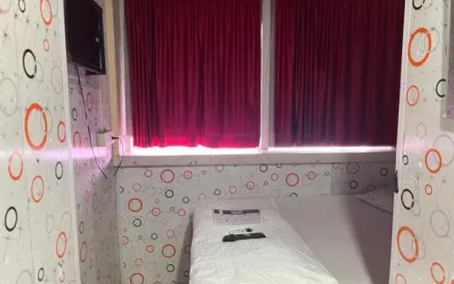 OYO 76116 Hotel Sakinaka Inn