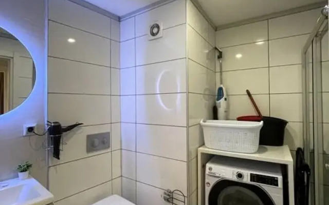 1bedroom Apartment With Terrace Near Mail of Istanbul