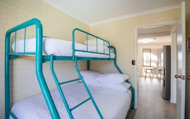 Charming 2-bed Apartment With Bay Views