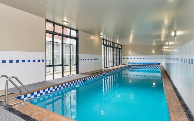 QV Penthouse Apt in the Connaught - 441
