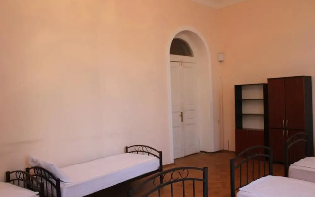 Tourest Inn Central - Hostel
