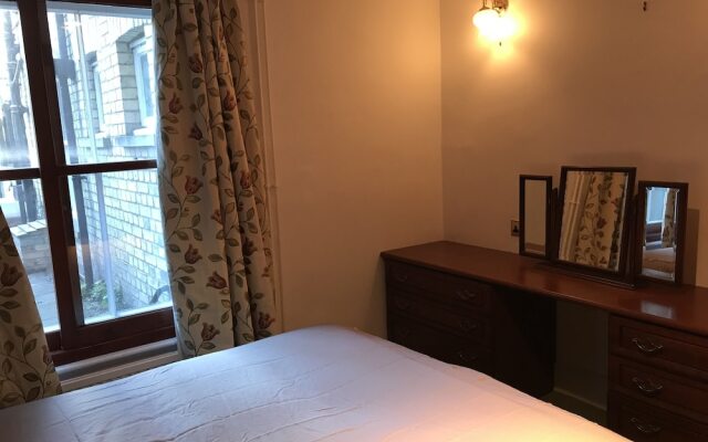 Melrose Lodge 4-bedroom house 1-bed flat