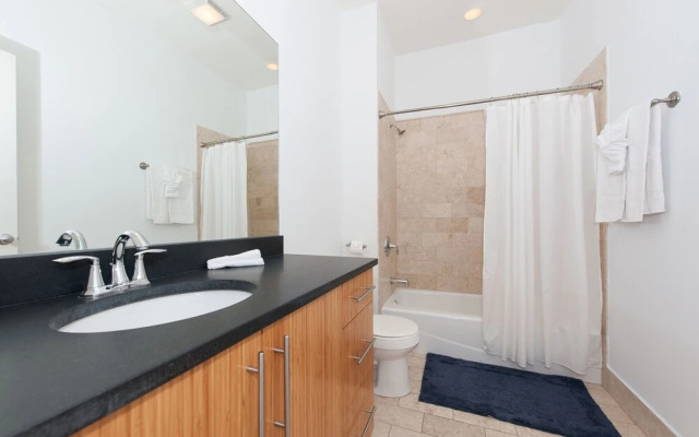 Vibrant Lincoln Park Suites by Sonder