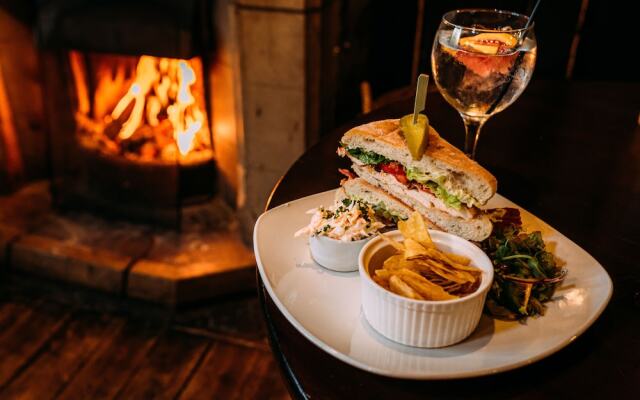 Shireburn Arms Hotel