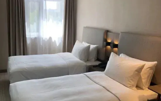 HanTing Hotel (Urumqi Zhongyinggong Subway Station)