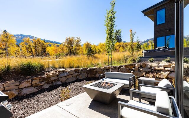 Modern Mountain Retreat