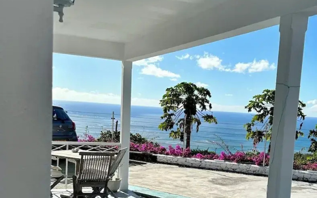 Apartment in Montagne Charlot With Stunning View of the Lagoon