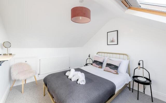 Modern & Spacious 2 Bedroom Maisonette