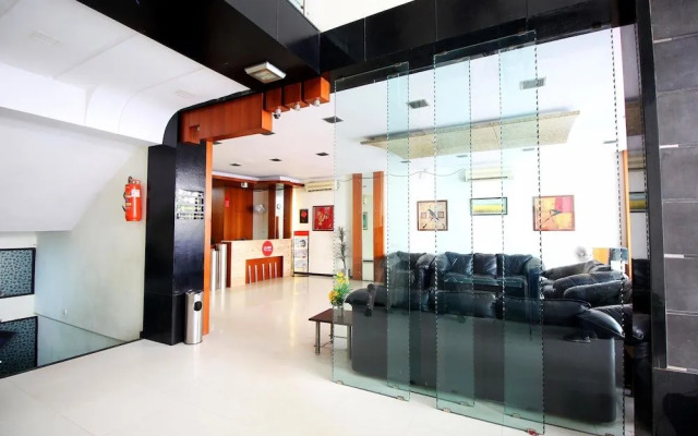 OYO 900 Marshall The Grand Hotel