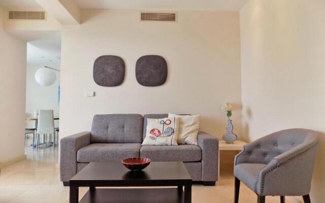 2b Seafront Boutique Apartment - Finikoudes Beach