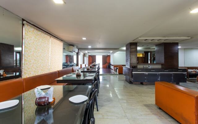 OYO Flagship 140 Amaltas AB Road