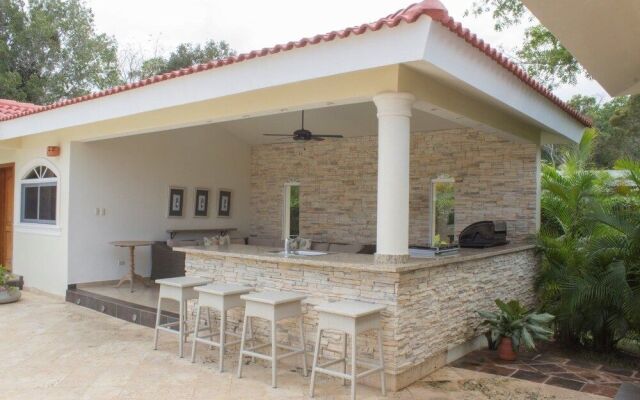 Touch of elegance! 6 Bedroom near the beach