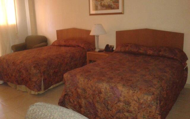Le Monte Cristo Hotel & Suites