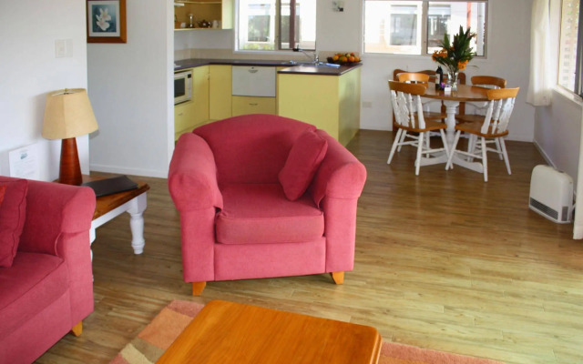Poinciana Cottages