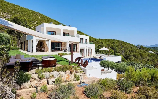 Magnificent Villa in Luxurious Retreat