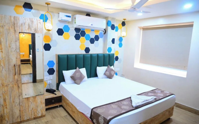 DhamStay Hotel Santosh Inn Near Temple
