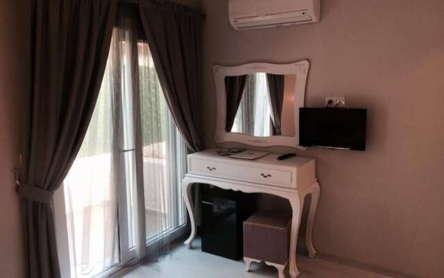 Erythros Boutique Hotel