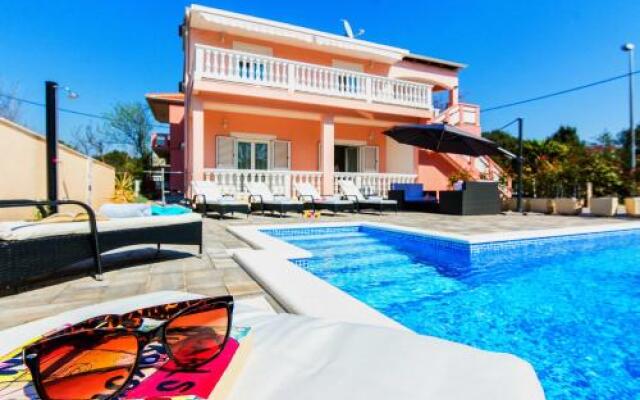 Six-Bedroom Holiday Home in Bibinje