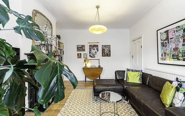 Beautiful Three Bed Abode Near Dollis Hill
