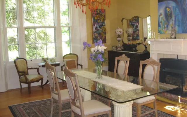 Historic Lyons House