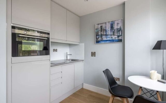 Luxurious ONE Bedroom Apartment IN Bond Street
