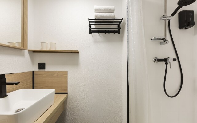 Enzo Hotels Chartres Mainvilliers By Kyriad Direct