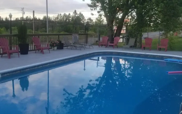 Silverwood Inn & Suites