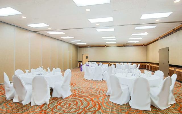 Ramada Plaza & Conference Center by Wyndham Gillette