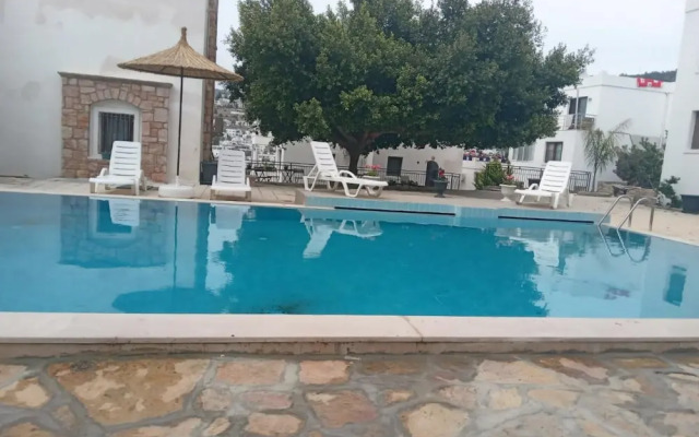 Central Flat With Shared Pool Near Beach in Bodrum