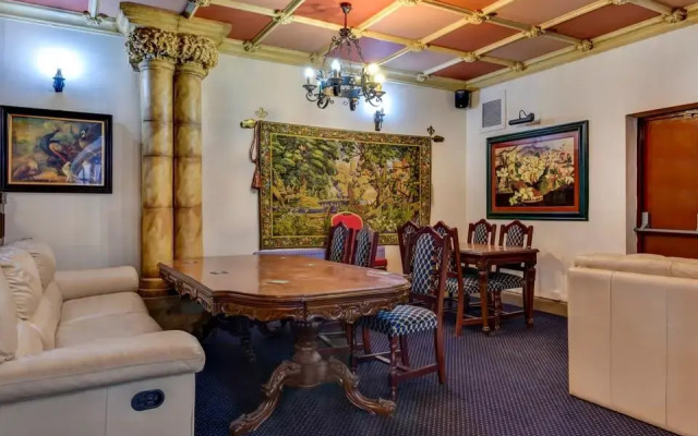 OYO Empire Hotel