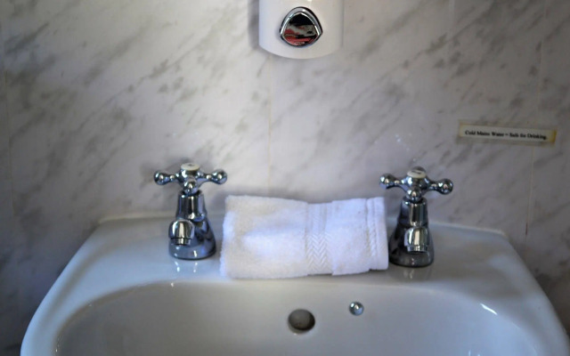 Carrington Guest House B&B
