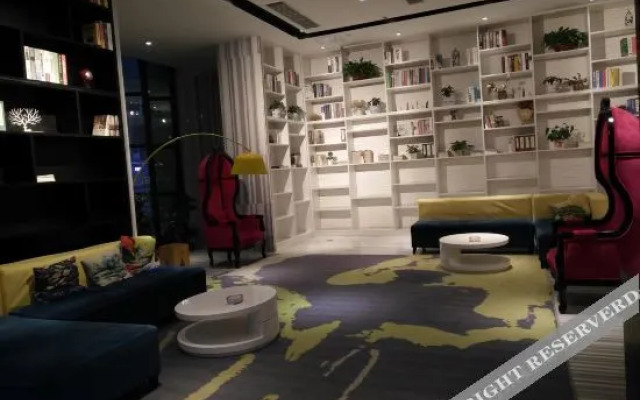 Super 8 Hotel (Dengzhou Fairview Garden Hospital of Traditional Chinese Medicine)