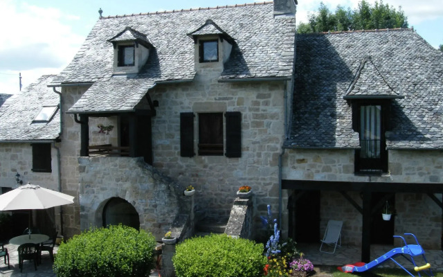 Vintage Holiday Home in Muret-le-Château with Garden