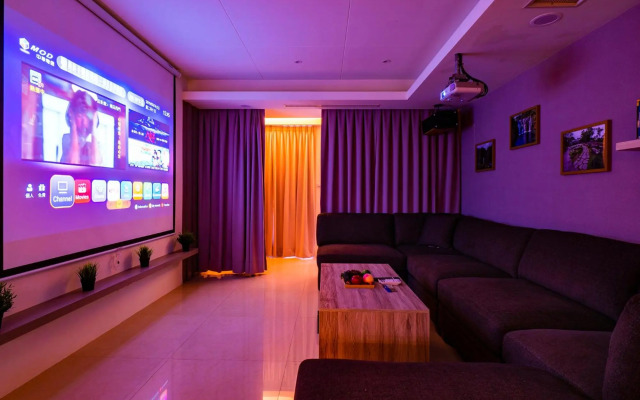 Warm Cinema Home 3B2b