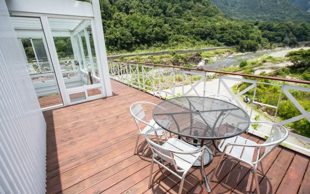 Songhe ShanShuei B&B Hotel