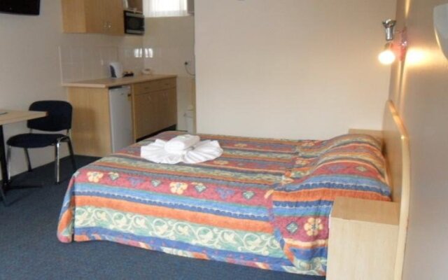 Hawaiian Sands Motor Inn