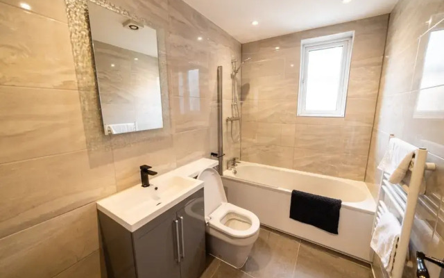 Hollywood Suite Sasco Apartments