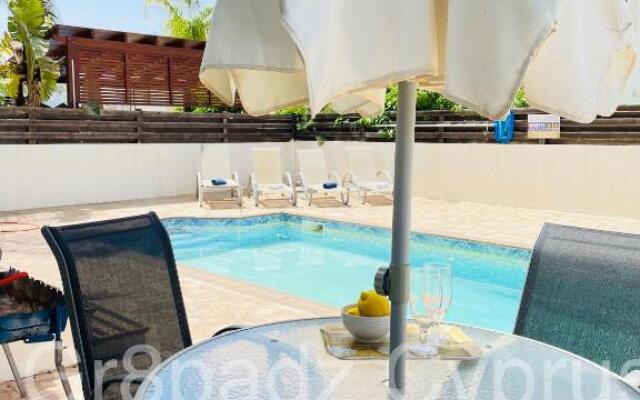 Gr8padz Villa Artemis