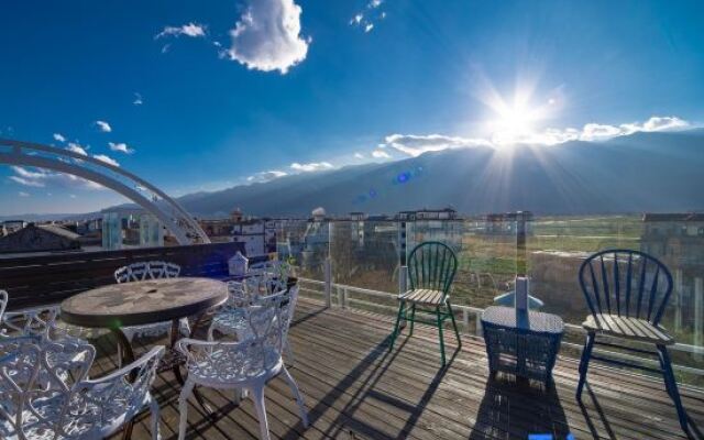 Dali Yuntu S-Bend Seaview Travel Shooting Inn (Junxi Village)